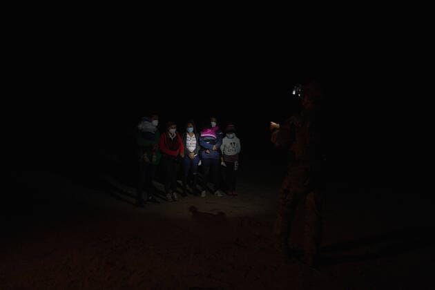 April 26, 2021, Roma, Texas, USA: Texas State Police photograph asylum seeking migrants who illegally cross the Rio Grande River in rafts to surrender to the United States Border Patrol in Roma, TX. Roma USA - ZUMAd211 20210426_zap_d211_006 Copyright: xAllisonxDinnerx