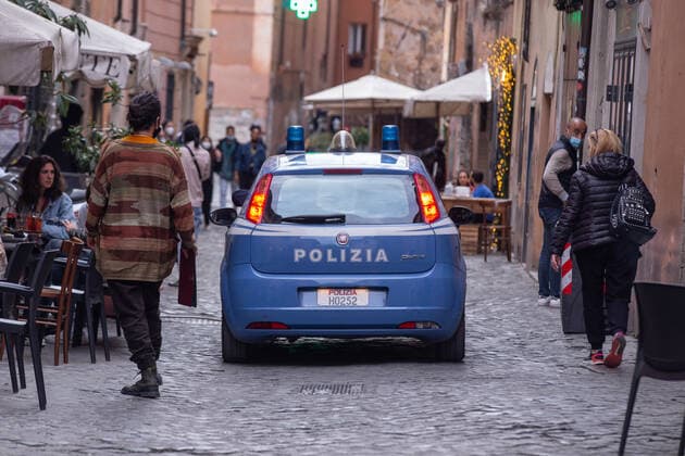 Italy: Restaurants open for dinner in Rome Traffic police check that rules due to Covid-19 pandemic are respected in restaurants in Trastevere district in Rome, on April 26, 2021 Rome Italy Copyright: MatteoxNardone