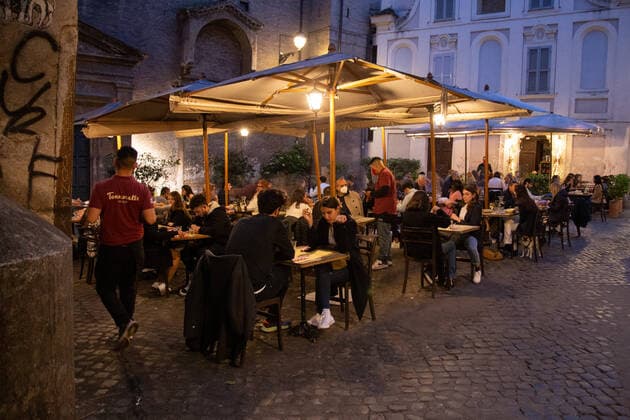Italy: Restaurants open for dinner in Rome People dine outdoors at a restaurant in Trastevere district in Rome on April 26, 2021 Rome Italy Copyright: MatteoxNardone