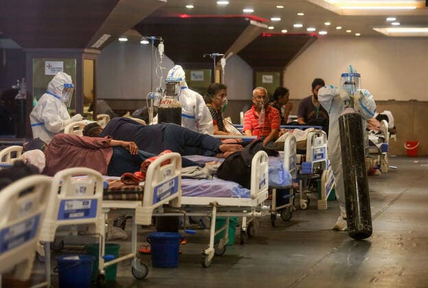 April 26, 2021, New Delhi, India: A healthcare worker in personal protective equipment (PPE) attends to a Covid19 patient in the isolation ward..A banquet hall temporarily converted to a Covid19 ward for coronavirus patients. India has recorded the highest single-day spike in coronavirus infection. The report recorded 352,991 new Covid-19 cases and 2,812 people deaths in the last 24 hours amid an oxygen crisis. New Delhi India - ZUMAs197 20210426_zaa_s197_180 Copyright: xNaveenxSharmax