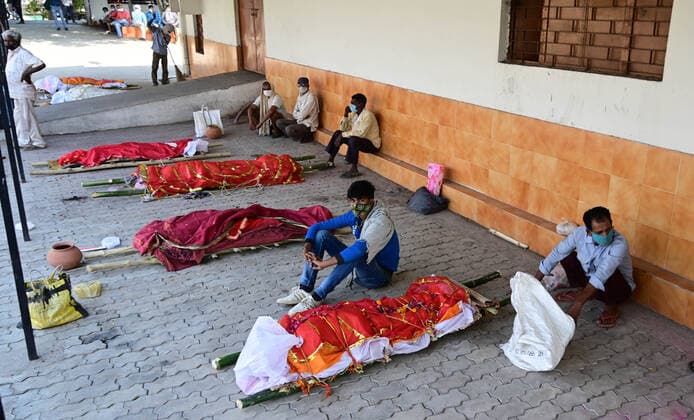 April 27, 2021, Prayagraj, Uttar Pradesh, India: Prayagraj: Family members waiting for cremation of patients who died of the Covid-19 coronavirus at a crematorium in Prayagraj on April 27, 2021. Prayagraj India - ZUMAv115 20210427_zap_v115_016 Copyright: xPrabhatxKumarxVermax