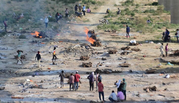 April 27, 2021, Prayagraj, Uttar Pradesh, India: Prayagraj: Pyre of Covid-19 being cremated at Phaphamau Ghat in Prayagraj on April 27, 2021. Prayagraj India - ZUMAv115 20210427_zap_v115_033 Copyright: xPrabhatxKumarxVermax