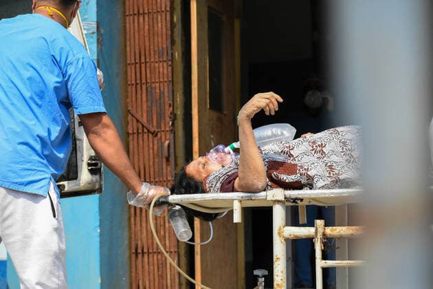 April 27, 2021, Kolkata, West Bengal, India: A lady who tested positive for COVID-19 is been taken to a critical care unit at a hospital in Kolkata , India , on 27 April , 2021 .India recorded over 3.2 Lakh cases yesterday , with death toll crossing over 2500 in the country as by Indian media report Kolkata India - ZUMAc211 20210427_zip_c211_003 Copyright: xDebarchanxChatterjeex