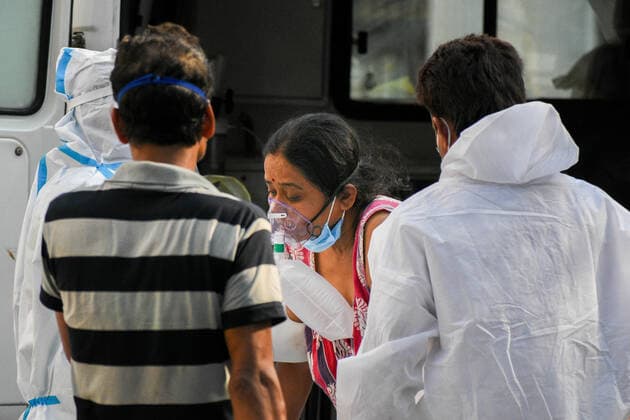 April 27, 2021, Kolkata, West Bengal, India: A lady who tested positive for COVID-19 is been taken to a critical care unit at a hospital in Kolkata , India , on 27 April , 2021 .India recorded over 3.2 Lakh cases yesterday , with death toll crossing over 2500 in the country as by Indian media report Kolkata India - ZUMAc211 20210427_zip_c211_006 Copyright: xDebarchanxChatterjeex