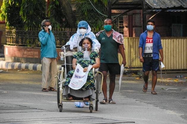 April 27, 2021, Kolkata, West Bengal, India: A lady who tested positive for COVID-19 is been taken for check up and scan at a hospital in Kolkata , India , on 27 April , 2021 .India recorded over 3.2 Lakh cases yesterday , with death toll crossing over 2500 in the country as by Indian media report Kolkata India - ZUMAc211 20210427_zip_c211_011 Copyright: xDebarchanxChatterjeex