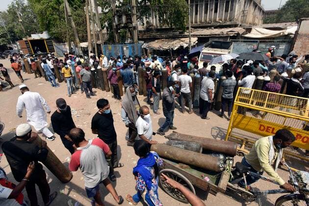 NEW DELHI, INDIA - APRIL 27: People wait to refill empty oxygen cylinders at a plant in Naraina, on April 27, 2021 in New Delhi, India. As Covid-19 cases continued to surge in Delhi with over 98,264 active cases people are struggling to get hospital beds, ventilators, oxygen cylinders, injections and medicines with the health infrastructure in the state almost stretched to its limit. (Photo by Sanjeev Verma Hindustan Times) India Faces Oxygen Crisis As Covid-19 Cases Mount