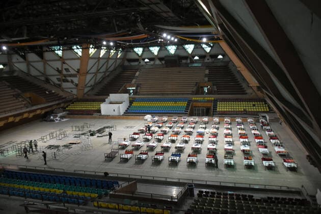 April 27, 2021: Beds being setup at a makeshift Covid-19 hospital cum containment in Srinagar, Indian Administered Kashmir on 27 April 2021. Authorities have turned Sher E Kashmir indoor Stadium into containment centre after the rise in Covid-19 cases in Jammu and kashmir. - ZUMAd99_ 20210427_zap_d99_060 Copyright: xMuzamilxMattoox