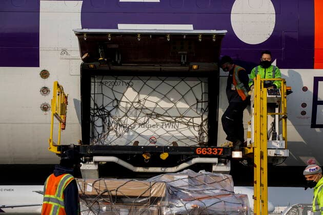 April 28, 2021, Toronto, on, Canada: Workers unload a shipment of Moderna COVID-19 vaccines at the FedEx hub in Toronto, Wednesday, April 28, 2021. Toronto Canada  - ZUMAc35_ 20210428_zaf_c35_005 Copyright: xColexBurstonx