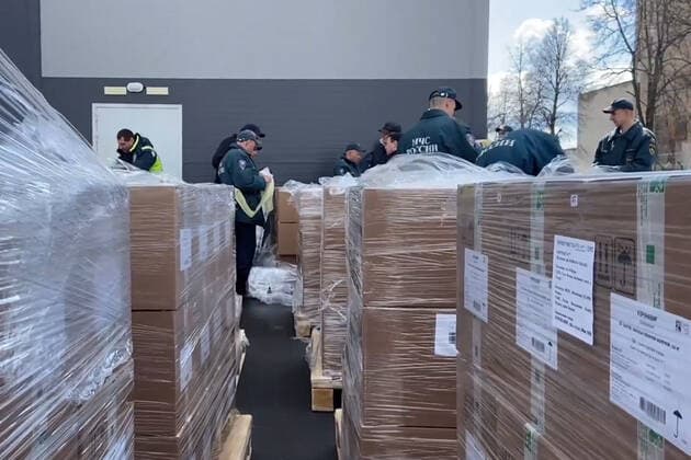 MOSCOW REGION, RUSSIA - APRIL 28, 2021: Russian Emergencies Ministry workers load medical supplies for India onto an Ilyushin Il-76 strategic airlifter ahead of its charter flight from Zhukovsky International Airport. Russia s President Putin informed India s Prime Minister Modi of his decision to send humanitarian aid to the republic experiencing a severe COVID-19 crisis. Russia Emergencies Ministry TASS THIS IMAGE WAS PROVIDED BY A THIRD PARTY. EDITORIAL USE ONLY  TS0FE58D
