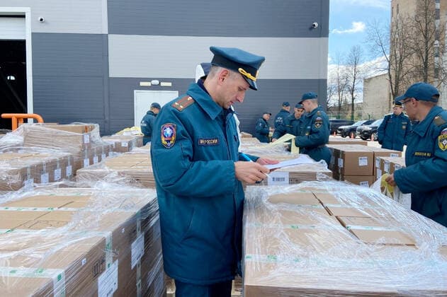 MOSCOW REGION, RUSSIA - APRIL 28, 2021: Russian Emergencies Ministry workers load medical supplies for India onto an Ilyushin Il-76 strategic airlifter ahead of its charter flight from Zhukovsky International Airport. Russia s President Putin informed India s Prime Minister Modi of his decision to send humanitarian aid to the republic experiencing a severe COVID-19 crisis. Russia Emergencies Ministry TASS THIS IMAGE WAS PROVIDED BY A THIRD PARTY. EDITORIAL USE ONLY  TS0FE58F