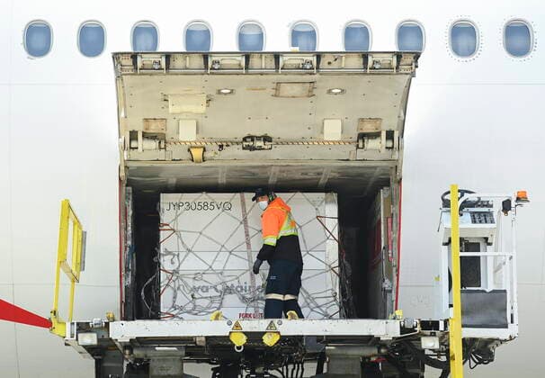 April 28, 2021, Toronto, on, Canada: Airport ground crew offload a plane carrying just under 300,000 doses of the single-shot Johnson & Johnson COVID-19 vaccine which is developed by the Janssen Pharmaceutical Companies at Pearson International Airport during the during the COVID-19 pandemic in Toronto on Wednesday, April 28, 2021. Toronto Canada  - ZUMAc35_ 20210428_zaf_c35_054 Copyright: xNathanxDenettex