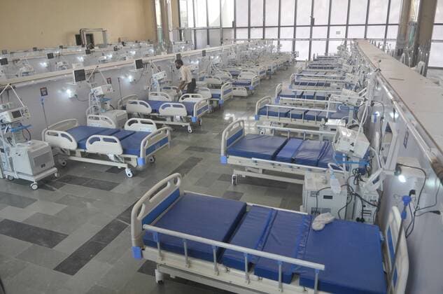LUCKNOW, INDIA - APRIL 28: The ICU ward being set up at a DRDO Covid-19 hospital at Awadh Shilp Gram on April 28, 2021 in Lucknow, India. Defence Research and Development Organisation setting up a 450-bed COVID-19 care hospital at Awadh Shilp Gram in Lucknow. The facility will have ICU wards with ventilators along with oxygen beds.(Photo by Deepak Gupta Hindustan Times) DRDO Setup 450 Bed COVID-19 Care Hospital At Awadh Shilp Gram In Lucknow