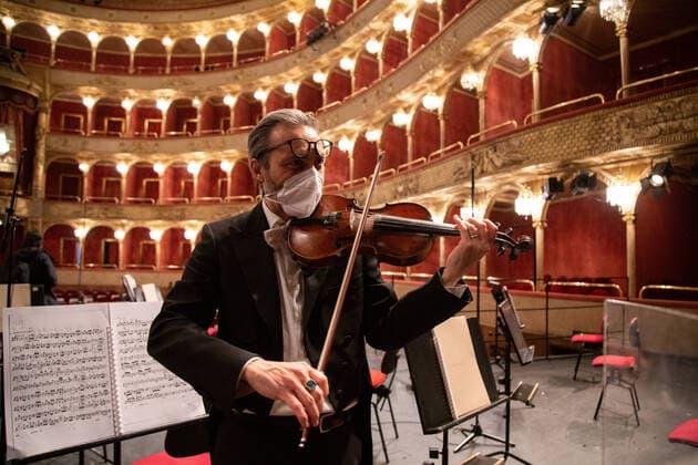 Bilder des Jahres 2021, Entertainment 04 April Entertainment Themen der Woche KW17 Entertainment Bilder des Tages Italy: Reopening of Rome Opera House Rehearsal of orchestra before the start of reopening concert of Rome Opera House . After six months of closure, this evening, April 28, 2021, Rome Opera House reopens to the public with a symphonic concert conducted by Michele Mariotti entirely dedicated to Giuseppe Verdi Rome Italy Copyright: MatteoxNardone