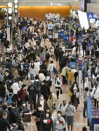 Golden Week holidays amid coronavirus pandemic A departure lobby for domestic flights at Tokyo s Haneda airport is crowded with people on April 29, 2021. Japan s Golden Week holiday period started the same day while the capital, along with Osaka area, remains in a coronavirus state of emergency. 