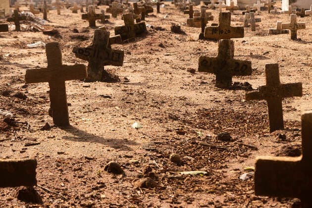 RIO DE JANEIRO, RJ - 29.04.2021: BRASIL ULTRAPASSA OS 400 MIL MORTOS - Brazil surpasses the mark of 400 thousand deaths by COVID-19 in the afternoon of this Thursday (29). x2059034x  CarlosxEliasxJunior