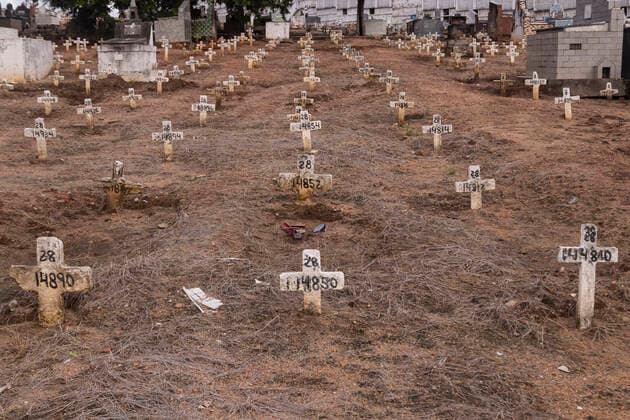 RIO DE JANEIRO, RJ - 29.04.2021: BRASIL ULTRAPASSA OS 400 MIL MORTOS - Brazil surpasses the mark of 400 thousand deaths by COVID-19 in the afternoon of this Thursday (29). x2059041x  CarlosxEliasxJunior