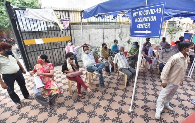 NEW DELHI, INDIA APRIL 29: People waiting for a shot of Covid-19 vaccine, at UPHC dispensary Darya Ganj , on April 29, 2021 in New Delhi, India. (Photo by Sonu Mehta Hindustan Times ) COVID-19 Vaccination Drive