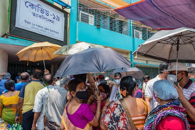 April 30, 2021, Barasat, India: People wearing masks wait to be vaccinated at the Barasat state General hospital amid the deadly second wave of COVID-19..India is reportedly running out of Covid-19 vaccines just as a virulent second wave continues to devastate the country, threatening the governmentis plans to ramp up the vaccination programme by the weekend in an effort to curb the spread of the virus. Barasat India - ZUMAs197 20210430_zaa_s197_039 Copyright: xDipayanxBosex