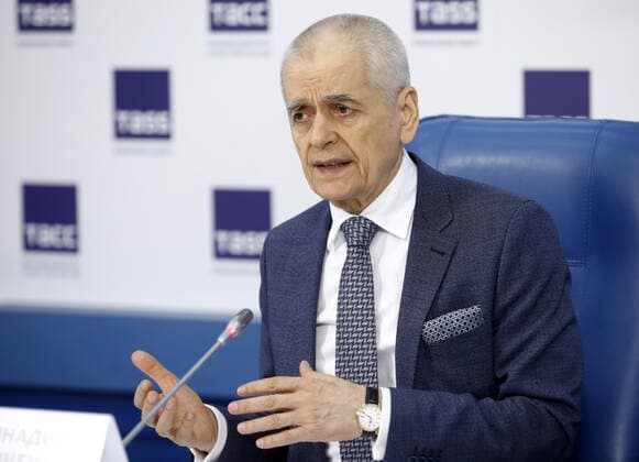 MOSCOW, RUSSIA - APRIL 30, 2021: Gennady Onishchenko, former chief sanitary physician of Russia, first deputy chairman of the Russian State Duma s Science and Education Committee, gives a press conference on the coronavirus situation in Russia. Mikhail Pochuyev TASS  TS0FE9F8