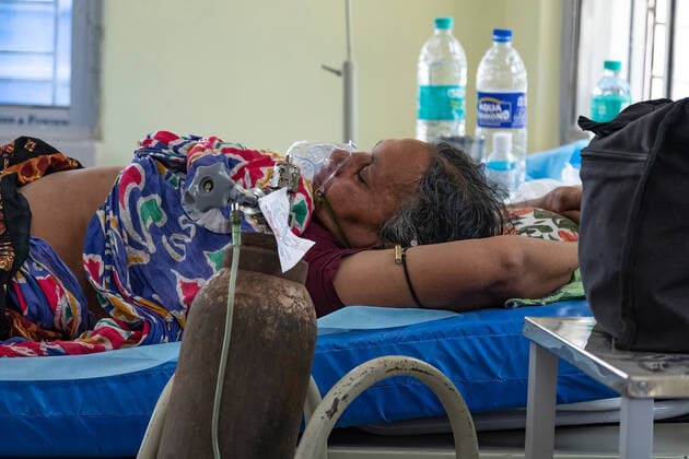 April 30, 2021, Kolkata, India: A covid patient wearing an oxygen mask seen lying on a bed inside a newly made Covid ward at Barasat Government Hospital..India s total coronavirus cases set global records with 18.8 millions cases and 208,000 death as people desperately searching for hospital beds and oxygen cylinders are finding help on social media according to an Indian media report. Kolkata India - ZUMAs197 20210430_zaa_s197_045 Copyright: xDipayanxBosex