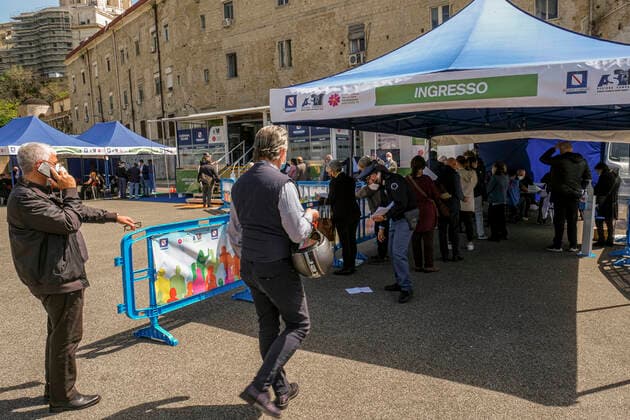 Italy: hub clinic vaccines mobile Naples, today, April 30, 2021, at the hospital S.Gennaro in the Sanitˆ district the vaccination campaign of the over 60 and fragile category with vaccines Astrazeneca and Pfizer, the clinic is mobile will stop in the neighborhoods of the Neapolitan suburbs the intent of the Asl Napoli 1 is to reach those who have difficulty in going to the hub stationary ABPH4130 Copyright: xAntonioxBalascox