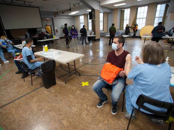April 30, 2021, Montreal, PQ, Canada: People get the COVID-19 vaccination at a mobile clinic for members of First Nations and their partners, in Montreal, Friday, April 30, 2021. Montreal Canada  - ZUMAc35_ 20210430_zaf_c35_018 Copyright: xRyanxRemiorzx