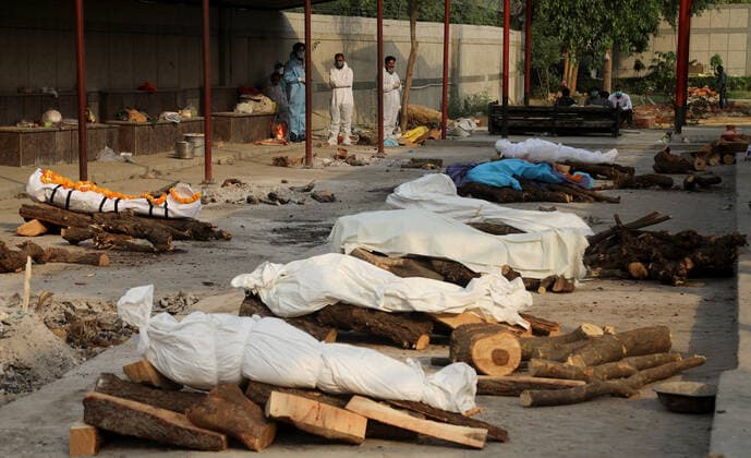 April 30, 2021, New Delhi, India: (EDITORS NOTE: Image depicts death).Bodies of those who lost their life due to the coronavirus Covid-19 disease wait to be cremated during the mass cremation at Dwarka crematorium..The ongoing vaccination drive will open for 18-45 age group from May 01, 2021. India has recorded 386,452 new coronavirus infection cases and 3,498 death in the last 24 hours. New Delhi India - ZUMAs197 20210430_zaa_s197_081 Copyright: xNaveenxSharmax