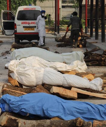 April 30, 2021, New Delhi, India: (EDITORS NOTE: Image depicts death).Bodies of those who lost their life due to the coronavirus Covid-19 disease wait to be cremated during the mass cremation at Dwarka crematorium..The ongoing vaccination drive will open for 18-45 age group from May 01, 2021. India has recorded 386,452 new coronavirus infection cases and 3,498 death in the last 24 hours. New Delhi India - ZUMAs197 20210430_zaa_s197_083 Copyright: xNaveenxSharmax