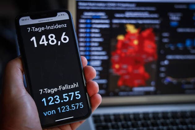 Coronavirus in Deutschland - Covid-19-Dashboard des Robert Koch-Institut 01.05.2021: Robert Koch-Institut: 7-Tage-Inzidenz 148,6. 7-Tage-Fallzahl 123.575. COVID-19-Fälle 3.400.532. Zugang um 18.935 gegenüber dem Vortag. COVID-19-Todesfälle 83.082. Zugang um 232 gegenüber dem Vortag.