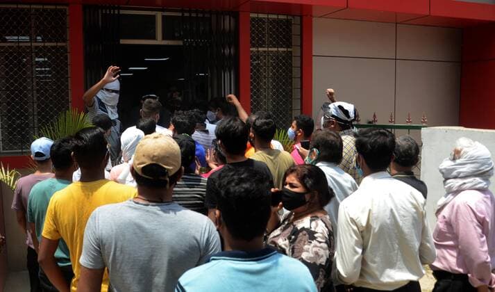May 1, 2021, Prayagraj, Uttar Pradesh, India: Prayagraj: People in queue to get first dose of COVID19 vaccine at Moti Lal Neharu Medical college in Prayagraj on Saturday, May 01, 2021 Prayagraj India - ZUMAv115 20210501_zap_v115_037 Copyright: xPrabhatxKumarxVermax