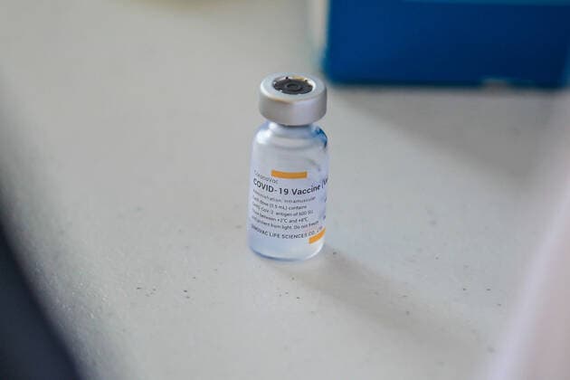 (210501) -- MANILA, May 1, 2021 -- A vial of the Sinovac COVID-19 vaccine is seen at a vaccination site in Manila, the Philippines on May 1, 2021. ) PHILIPPINES-MANILA-COVID-19-VACCINATION RouellexUmali 