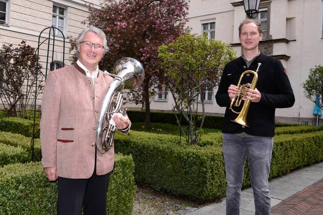 Ernst Hutter und Martin Hutter bei der Paukenschlag gegen die Einsamkeit Konzertveranstaltung der Josef-und-Luise-Kraft-Stiftung für Senioren im Mathildenstift. München, 01.05.2021