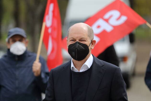 Bundesfinanzminister und Kanzlerkandidat Olaf Scholz (SPD) während einer Kundgebung des DGB zum Tag der Arbeit auf dem Bassinplatz in Potsdam, 1. Mai 2021. Maikundgebung in Potsdam