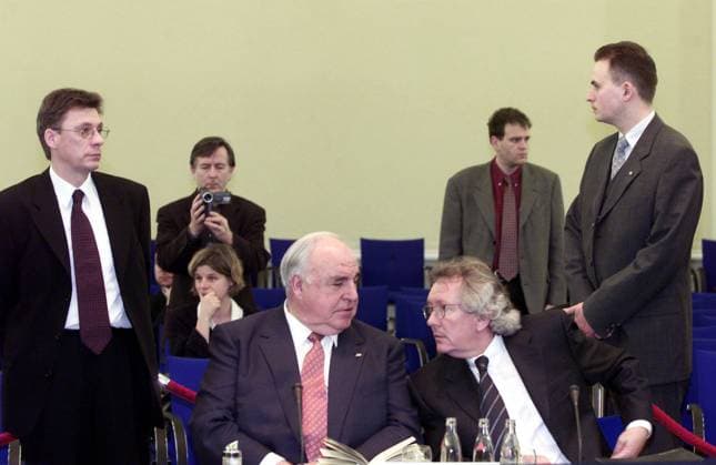 Kohl Untersuchungsausschuss Bundeskanzler a.D. Helmut KOHL, während des Untersuchungsausschuss zur Spendenaffaire, Berlin den 25.01.2001, Berlin Deutschland *** Kohl Committee of Inquiry Former Chancellor Helmut KOHL, during the Committee of Inquiry on the Donations Affair, Berlin 25 01 2001, Berlin Germany