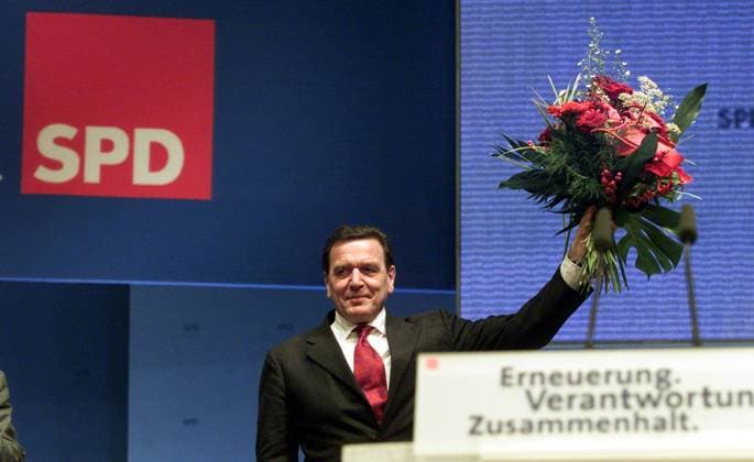 Schroeder Bundesparteitag Bundeskanzler Gerhard SCHROEDER nach seiner Wiederwahl zum Parteivorsitzenden auf dem Bundesparteitag der SPD, Parteitag, Nuernberg den 20.11.2001, Copyright by Uta Rademacher, Ystader Strasse 14, 10437 Berlin, Tel.:030-44017555, Fax: 030- 44017557 (D), (Handelsblatt out) Nuernberg Deutschland *** Schroeder Federal Party Congress Federal Chancellor Gerhard SCHROEDER after his re-election as party leader at the Federal Party Congress of the SPD, Party Congress, Nuremberg the 20 11 2001, Copyright by Uta Rademacher, Ystader Strasse 14, 10437 Berlin, Tel 030 44017555, Fax 030 44017557 D , Handelsblatt out Nuremberg Germany