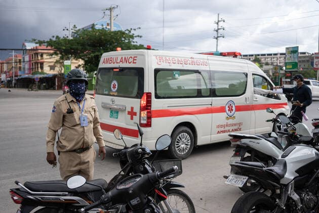 April 23, 2021, Phnom Penh, Cambodia: Health workers and police officers coordinate COVID-19 testing at a church..Phnom Penh remains in lockdown as Cambodia takes drastic measures to reduce the spread of its worst COVID-19 outbreak to date. The lockdown has forced many out of work, including factory workers and market vendors, leaving the cities™ poorest residents struggling or unable to afford basic necessities. Phnom Penh Cambodia - ZUMAs197 20210423_zaa_s197_461 Copyright: xAndyxBallx