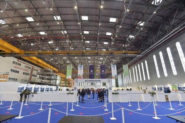 Foto IPP Felice De Martino Napoli 02 05 2021 Cronaca Inaugurazione hub vaccinale interaziendale di Capodichino nell hangar Atitech Nella foto: Inaugurazione hub vaccinale interaziendale di Capodichino nell hangar Atitech Italy Photo Press World