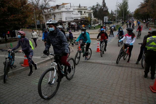 Santiago 2 May 2021 Thousands of athletes use the sports strip during the coronavirus pandemic Marcelo Hernandez Atonchile, Santiago Chile Aton 506228  Copyright: MARCELOxHERNANDEZ ATONCHILE