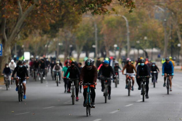 Santiago 2 May 2021 Thousands of athletes use the sports strip during the coronavirus pandemic Marcelo Hernandez Atonchile, Santiago Chile Aton 506242  Copyright: MARCELOxHERNANDEZ ATONCHILE