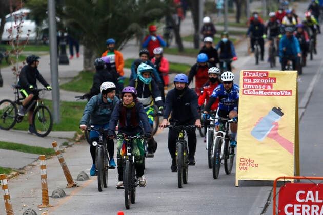 Santiago 2 May 2021 Thousands of athletes use the sports strip during the coronavirus pandemic Marcelo Hernandez Atonchile, Santiago Chile Aton 506257  Copyright: MARCELOxHERNANDEZ ATONCHILE