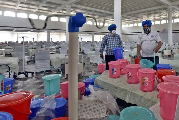 NEW DELHI, INDIA - MAY 2: Gurudwara sewadar and workers prepare 300 beds COVID-19 isolation care centre at Gurdwara Rakab Ganj Sahib, on May 2, 2021 in New Delhi, India. (Photo by Sanjeev Verma Hindustan Times ) Daily Life Amid Coronavirus Pandemic In India