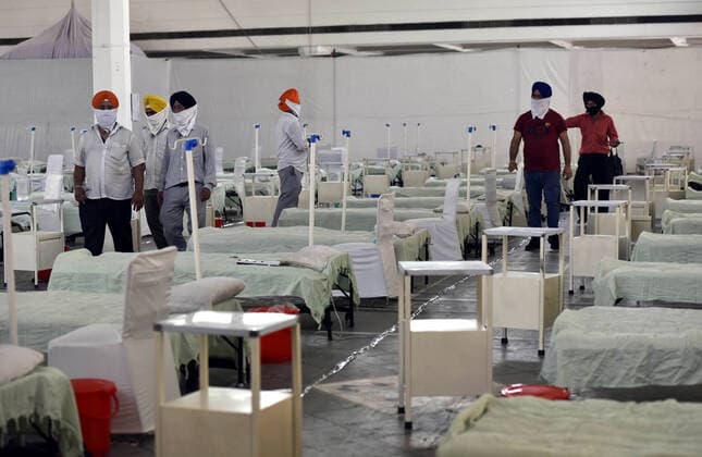 NEW DELHI, INDIA - MAY 2: Gurudwara sewadar and workers prepare 300 beds COVID-19 isolation care centre at Gurdwara Rakab Ganj Sahib, on May 2, 2021 in New Delhi, India. (Photo by Sanjeev Verma Hindustan Times ) Daily Life Amid Coronavirus Pandemic In India