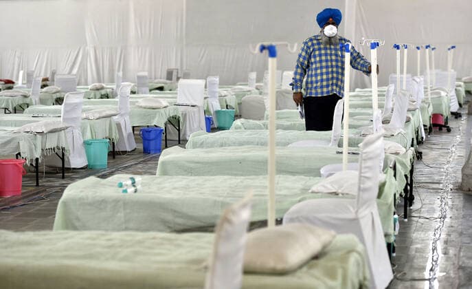 NEW DELHI, INDIA - MAY 2: Gurudwara sewadar and workers prepare 300 beds COVID-19 isolation care centre at Gurdwara Rakab Ganj Sahib, on May 2, 2021 in New Delhi, India. (Photo by Sanjeev Verma Hindustan Times ) Daily Life Amid Coronavirus Pandemic In India