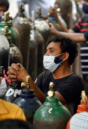 NEW DELHI, INDIA - MAY 2: A rush of people waiting to refill empty oxygen cylinders, at Bhogal Jangpura, on May 2, 2021 in New Delhi, India. (Photo by Sanjeev Verma Hindustan Times ) Daily Life Amid Coronavirus Pandemic In India