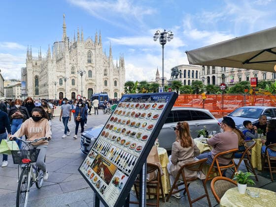 Milan, First Weekend in the Yellow Zone Shops, Bars, Restaurants open In the photo: People in the City Center  Copyright: xSimonaxChiocciax xIPAx xFotosickix
