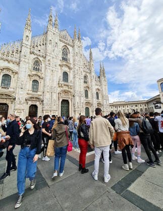 Milan, First Weekend in the Yellow Zone Shops, Bars, Restaurants open In the photo: People in the City Center  Copyright: xSimonaxChiocciax xIPAx xFotosickix