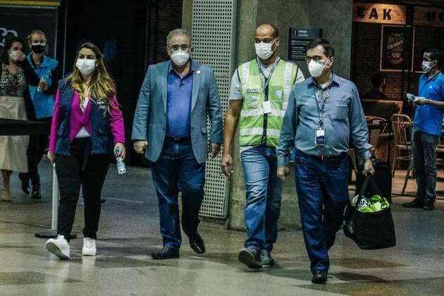 May 2, 2021, Guarulhos, Brazil: Federal deputy Carla Zambelli (PSL-SP) and her husband, Colonel Antonio Aginaldo de Oliveira, director of the National Force, accompanied the arrival of nearly 4 million doses of the AstraZeneca vaccine, at Guarulhos airport (SP), this Sunday (2 ), acquired by the Brazilian government through the Covax Facility consortium.  Copyright: xFepesilx