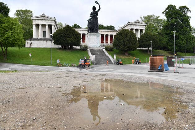 Wegen Coronavirus Pandemie: Oktoberfest faellt auch 2021 aus Theresienwiese in Muenchen, Ruhmeshalle mit der Bavaria Statue. am 14.05.2020. Nach der Absage der Wiesn,Oktoberfest tut sich nichts auf dem riesigen Festplatz.