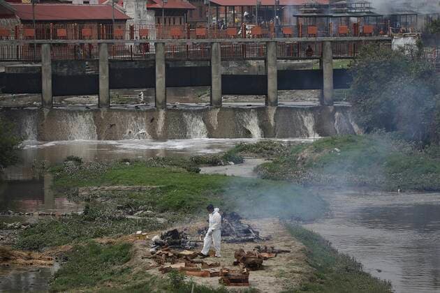 Workers from the crematorium light funeral pyres over the bodies of Covid-19 victim Workers from the crematorium light funeral pyres over the bodies of COVID-19 victims along the banks of the Bagmati river, owing to the second wave of the coronavirus pandemic on the fifth-day of a government imposed lockdown. Nepal Copyright: DipendraxDhungana