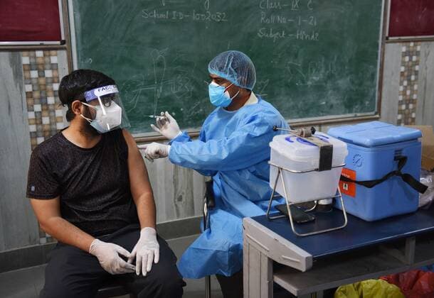 NEW DELHI, INDIA - MAY 3: A person above the age of 18 being administered a dose of Covishield, a Covid-19 vaccine, at Sarvoday Kanya school, West Vinod Nagar on May 3, 2021 in New Delhi, India. (Photo by Ajay Aggarwal Hindustan Times) COVID-19 Vaccination Drive